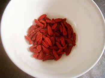 莲子薏米煲鸭汤怎么做，莲子薏米煲鸭汤怎么做好吃，莲子薏米煲鸭汤做法
