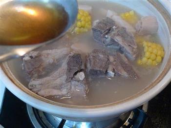 玉米莲藕脊骨汤怎么做，玉米莲藕脊骨汤怎么做好吃，玉米莲藕脊骨汤做法