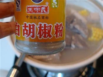 玉米莲藕脊骨汤怎么做，玉米莲藕脊骨汤怎么做好吃，玉米莲藕脊骨汤做法
