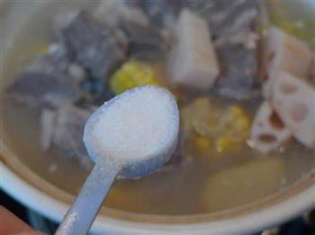 玉米莲藕脊骨汤怎么做，玉米莲藕脊骨汤怎么做好吃，玉米莲藕脊骨汤做法