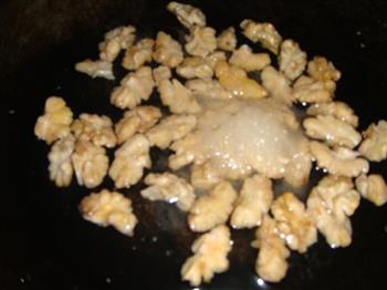 碳烧桃仁怎么做，碳烧桃仁怎么做好吃，碳烧桃仁做法
