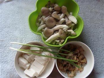 白玉菌菇蛤蜊汤怎么做，白玉菌菇蛤蜊汤怎么做好吃，白玉菌菇蛤蜊汤做法