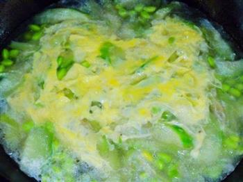 丝瓜毛豆蛋花汤怎么做，丝瓜毛豆蛋花汤怎么做好吃，丝瓜毛豆蛋花汤做法