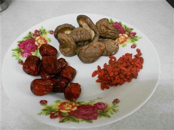 香菇红枣乌鸡汤怎么做，香菇红枣乌鸡汤怎么做好吃，香菇红枣乌鸡汤做法