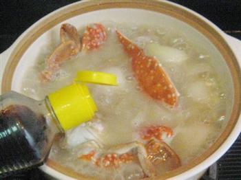 红膏蟹洋葱粉丝煲怎么做，红膏蟹洋葱粉丝煲怎么做好吃，红膏蟹洋葱粉丝煲做法