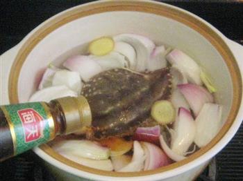 红膏蟹洋葱粉丝煲怎么做，红膏蟹洋葱粉丝煲怎么做好吃，红膏蟹洋葱粉丝煲做法