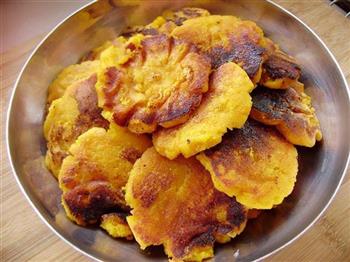 南瓜粘玉米面饼怎么做，南瓜粘玉米面饼怎么做好吃，南瓜粘玉米面饼做法