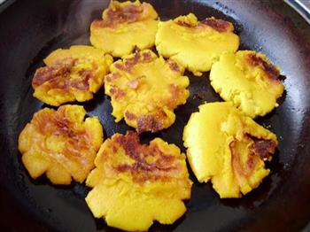 南瓜粘玉米面饼怎么做，南瓜粘玉米面饼怎么做好吃，南瓜粘玉米面饼做法