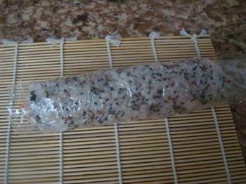 芝麻里卷寿司怎么做，芝麻里卷寿司怎么做好吃，芝麻里卷寿司做法