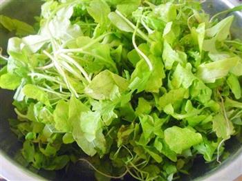 枸杞芥菜蛋花汤怎么做，枸杞芥菜蛋花汤怎么做好吃，枸杞芥菜蛋花汤做法