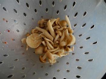 西红柿海米蘑菇汤怎么做，西红柿海米蘑菇汤怎么做好吃，西红柿海米蘑菇汤做法