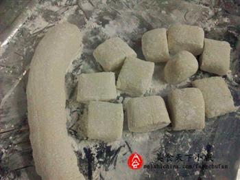 首乌黑芝麻汤圆怎么做，首乌黑芝麻汤圆怎么做好吃，首乌黑芝麻汤圆做法