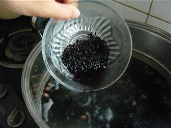 黑豆薏米百合汤怎么做，黑豆薏米百合汤怎么做好吃，黑豆薏米百合汤做法