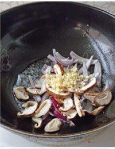 红咖喱鲜虾豆腐怎么做，红咖喱鲜虾豆腐怎么做好吃，红咖喱鲜虾豆腐做法