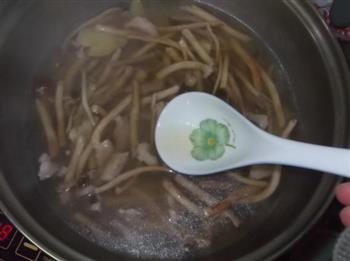 茶树菇肉片汤怎么做，茶树菇肉片汤怎么做好吃，茶树菇肉片汤做法