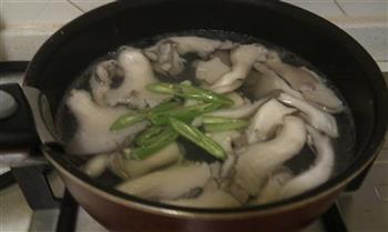 鲜菇蛤蜊汤怎么做，鲜菇蛤蜊汤怎么做好吃，鲜菇蛤蜊汤做法