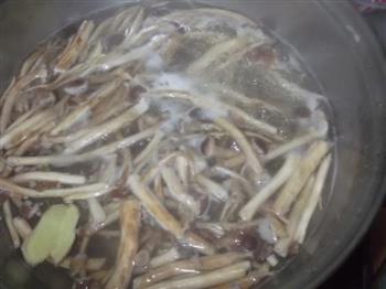 茶树菇肉片汤怎么做，茶树菇肉片汤怎么做好吃，茶树菇肉片汤做法