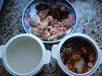 香菇花菜烩鸡肉怎么做，香菇花菜烩鸡肉怎么做好吃，香菇花菜烩鸡肉做法