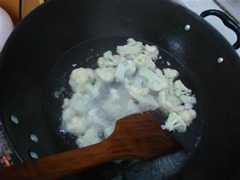 香菇花菜烩鸡肉怎么做，香菇花菜烩鸡肉怎么做好吃，香菇花菜烩鸡肉做法
