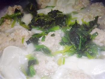 菠菜鸡丸面片汤怎么做，菠菜鸡丸面片汤怎么做好吃，菠菜鸡丸面片汤做法