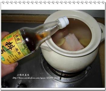 蘑菇炖鸡汤怎么做，蘑菇炖鸡汤怎么做好吃，蘑菇炖鸡汤做法