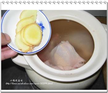 蘑菇炖鸡汤怎么做，蘑菇炖鸡汤怎么做好吃，蘑菇炖鸡汤做法