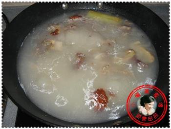 竹荪煲鸭汤怎么做，竹荪煲鸭汤怎么做好吃，竹荪煲鸭汤做法