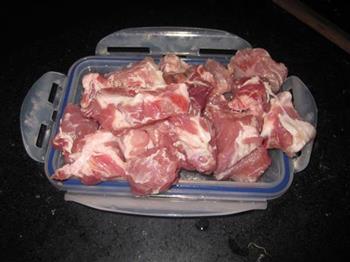 西红柿土豆小排汤怎么做，西红柿土豆小排汤怎么做好吃，西红柿土豆小排汤做法