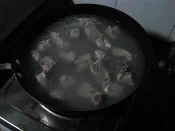 西红柿土豆小排汤怎么做，西红柿土豆小排汤怎么做好吃，西红柿土豆小排汤做法