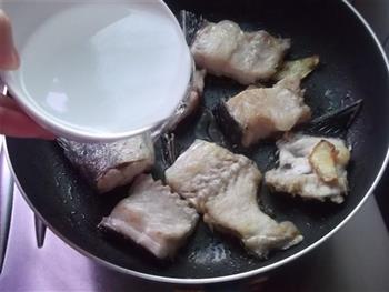 黄绿豆煲鱼骨汤怎么做，黄绿豆煲鱼骨汤怎么做好吃，黄绿豆煲鱼骨汤做法