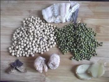 黄绿豆煲鱼骨汤怎么做，黄绿豆煲鱼骨汤怎么做好吃，黄绿豆煲鱼骨汤做法