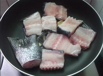 黄绿豆煲鱼骨汤怎么做，黄绿豆煲鱼骨汤怎么做好吃，黄绿豆煲鱼骨汤做法