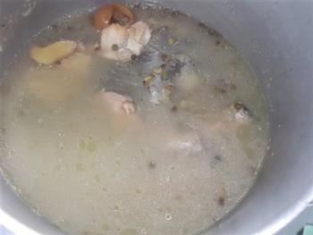 黄绿豆煲鱼骨汤怎么做，黄绿豆煲鱼骨汤怎么做好吃，黄绿豆煲鱼骨汤做法