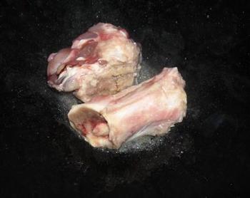 咸骨上汤娃娃菜怎么做，咸骨上汤娃娃菜怎么做好吃，咸骨上汤娃娃菜做法