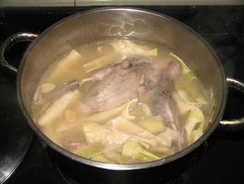 湿笋干炖水鸭怎么做，湿笋干炖水鸭怎么做好吃，湿笋干炖水鸭做法