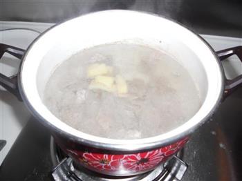 牛肉扁尖桃仁汤怎么做，牛肉扁尖桃仁汤怎么做好吃，牛肉扁尖桃仁汤做法