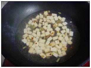 紫菜豆腐蛋花汤怎么做，紫菜豆腐蛋花汤怎么做好吃，紫菜豆腐蛋花汤做法