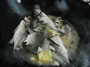 羊肉鱼汤怎么做，羊肉鱼汤怎么做好吃，羊肉鱼汤做法