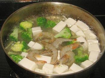 白条虾豆腐汤怎么做，白条虾豆腐汤怎么做好吃，白条虾豆腐汤做法