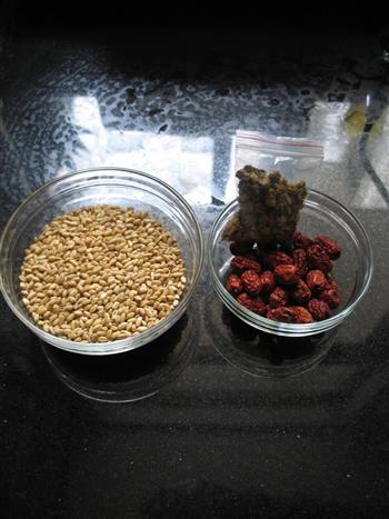 红枣菊花炒麦茶怎么做，红枣菊花炒麦茶怎么做好吃，红枣菊花炒麦茶做法