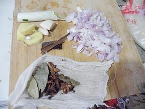番茄炖牛腩怎么做，番茄炖牛腩怎么做好吃，番茄炖牛腩做法