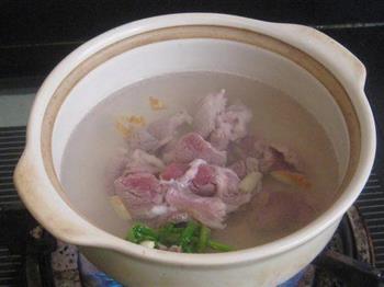 肉片黑木耳炖藕怎么做，肉片黑木耳炖藕怎么做好吃，肉片黑木耳炖藕做法
