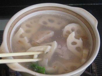 肉片黑木耳炖藕怎么做，肉片黑木耳炖藕怎么做好吃，肉片黑木耳炖藕做法