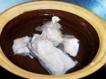 花生枸杞排骨煲怎么做，花生枸杞排骨煲怎么做好吃，花生枸杞排骨煲做法
