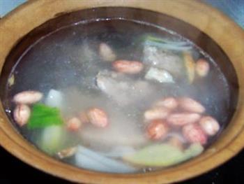 花生枸杞排骨煲怎么做，花生枸杞排骨煲怎么做好吃，花生枸杞排骨煲做法