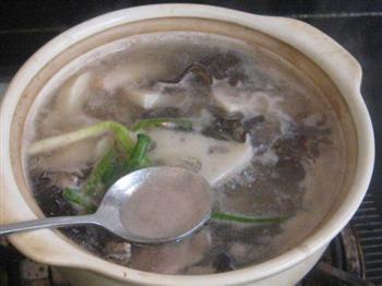 肉片黑木耳炖藕怎么做，肉片黑木耳炖藕怎么做好吃，肉片黑木耳炖藕做法