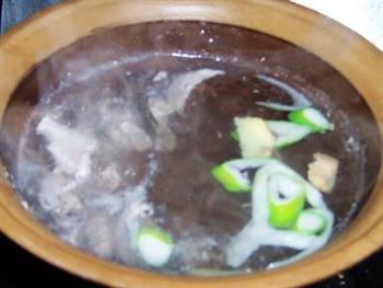 肉片豆腐酸辣汤怎么做，肉片豆腐酸辣汤怎么做好吃，肉片豆腐酸辣汤做法