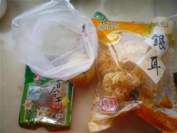 冰糖银耳雪梨羹怎么做，冰糖银耳雪梨羹怎么做好吃，冰糖银耳雪梨羹做法