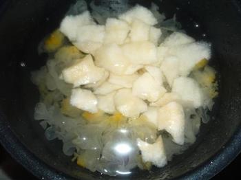 冰糖银耳雪梨羹怎么做，冰糖银耳雪梨羹怎么做好吃，冰糖银耳雪梨羹做法