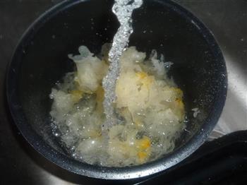 冰糖银耳雪梨羹怎么做，冰糖银耳雪梨羹怎么做好吃，冰糖银耳雪梨羹做法